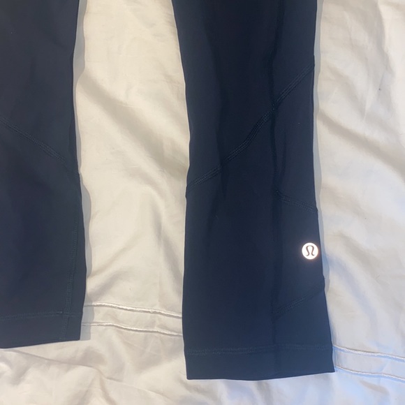 Lululemon navy cropped leggings - Picture 2 of 4
